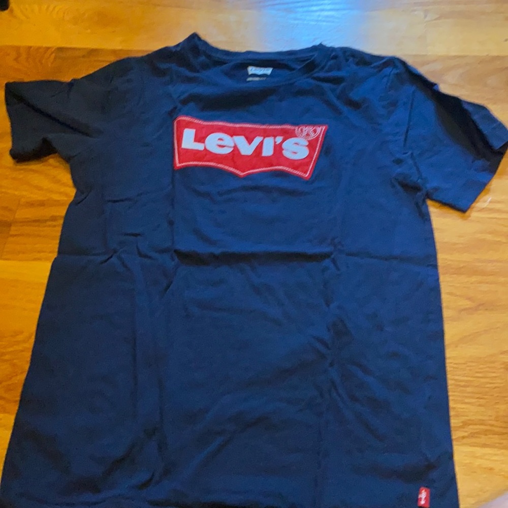 Levi’s tee free with $10
